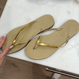 Gold havaianas gently used 37-38